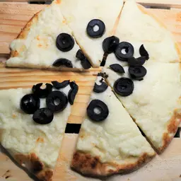 جبن عكاوي بالزيتون